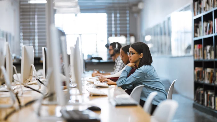 OMNES Education forme 40 000 étudiants en IA dès 2026